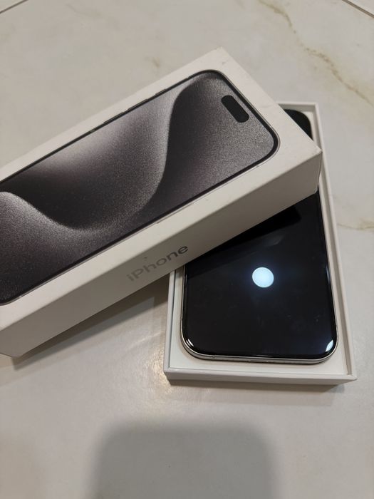 Продаю Iphone 15