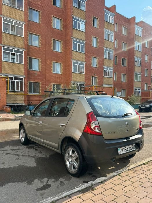 Продам Рено Сандеро