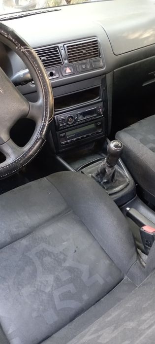 Vând golf 4 motor 14