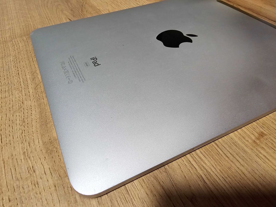Apple iPad 1st Gen (A1337 EMC 2328) 64GB + 3G – За части / Подута батерия