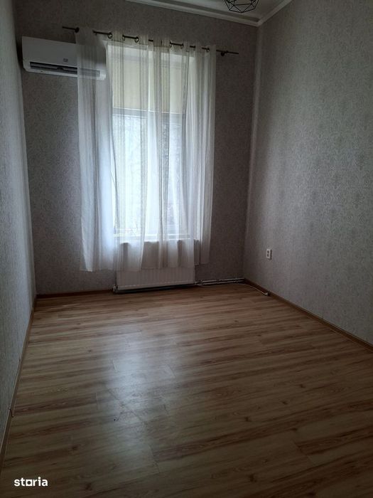 (Costuri utilitati incluse) - Spatiu central, ideal pentru birou