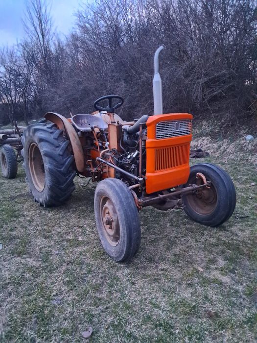 Vând trei tractorașe