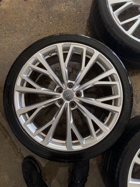 Jante originale Audi 21” – 4K0 601 025 L | Set cu anvelope Michelin