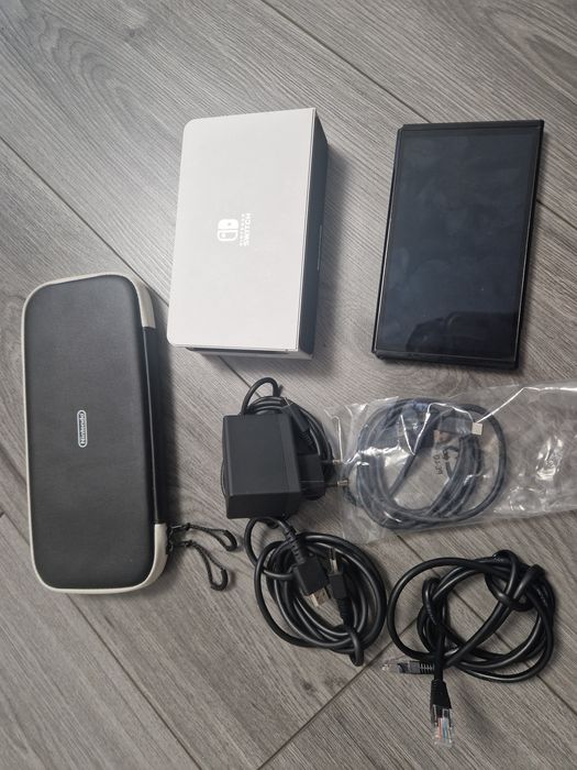 Vând Nintendo Switch