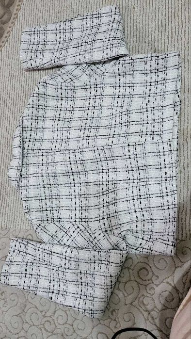 Продаю НОВЫЙ твидовый костюм(пиджак+юбка).