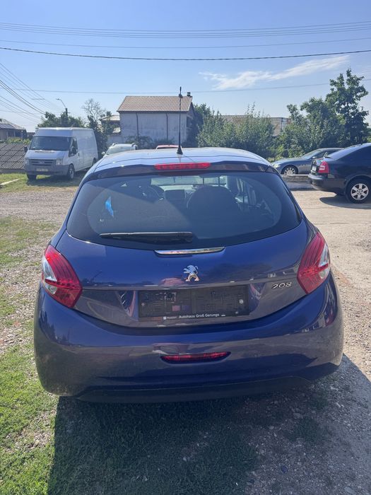 Dezmembrez Peugeot 208 2012-2019
