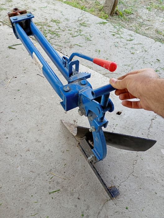 Vând plug motocultor