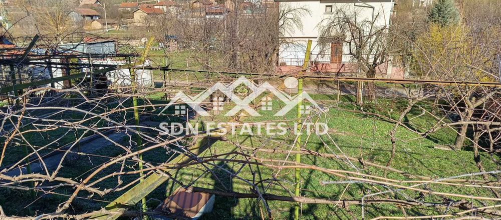 Продава монолитна къща в село Средногорово