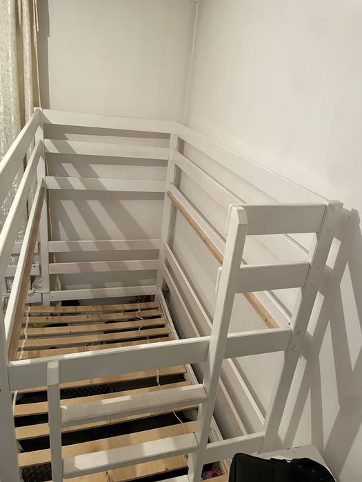 двухъярусная кровать с матрасом