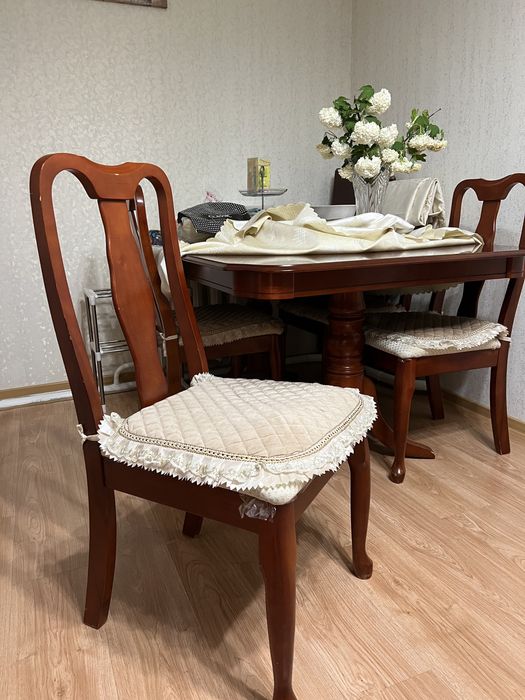 Продам стол обеденный в хорошем состоянии