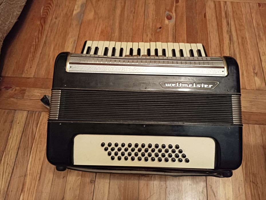 Продаётся аккордеон Weltmeister.
Цена -