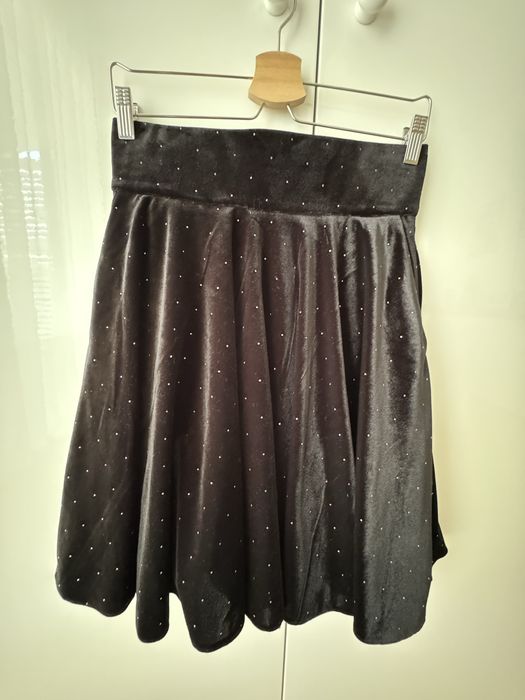 Fusta in clos din catifea neagra