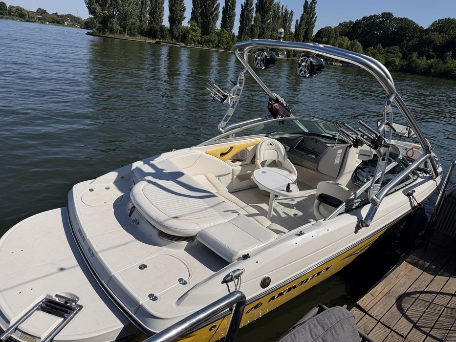 Ambarcatiune Barca Salupa premium MONTEREY 194 FS Mercruiser 4.3LXI 220PS Tower/ Boxe/ Hummingbird