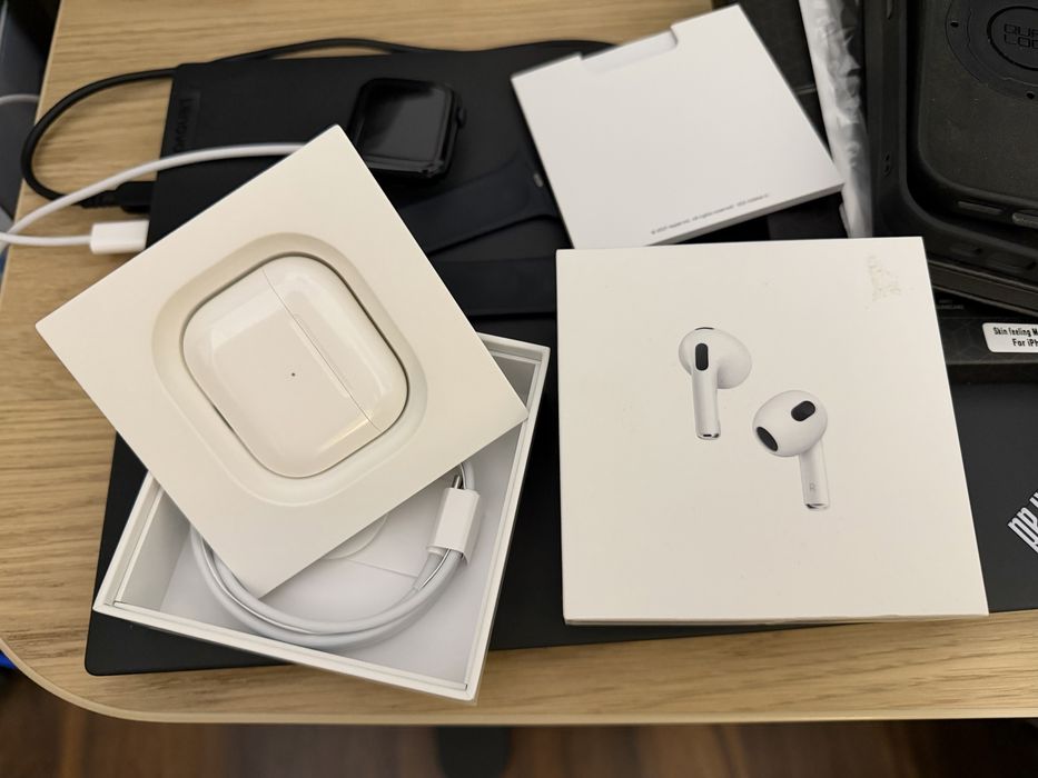 Apple AirPods 3 full box