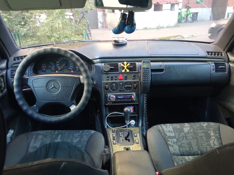 Продам Мерседес 210 универсал год 97