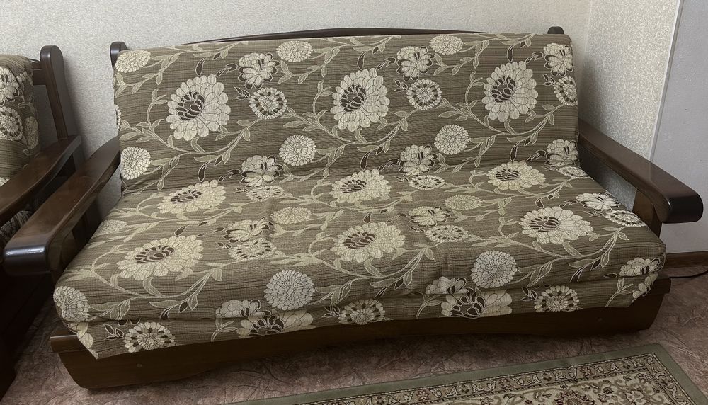 Большой и маленький диван