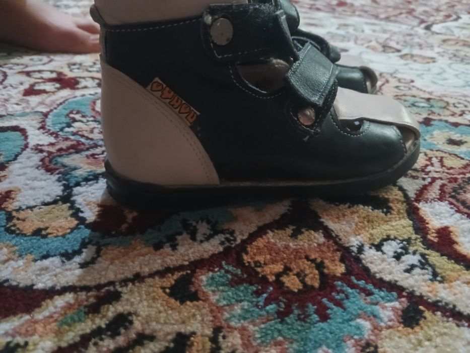 Artapedik oyoq kiyim sotiladi