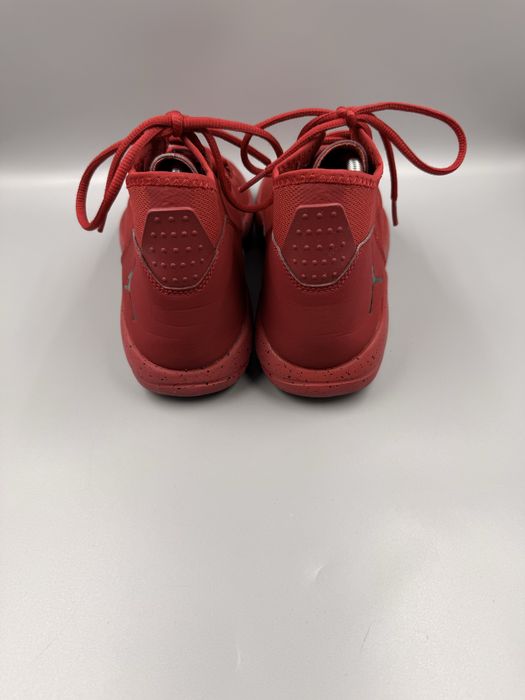 Jordan Reveal в расцветке Gym Red