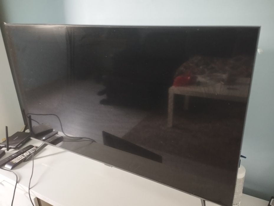 Продавам Samsung UE50AU7172 – 50” 4K Smart TV със счупен дисплей

П