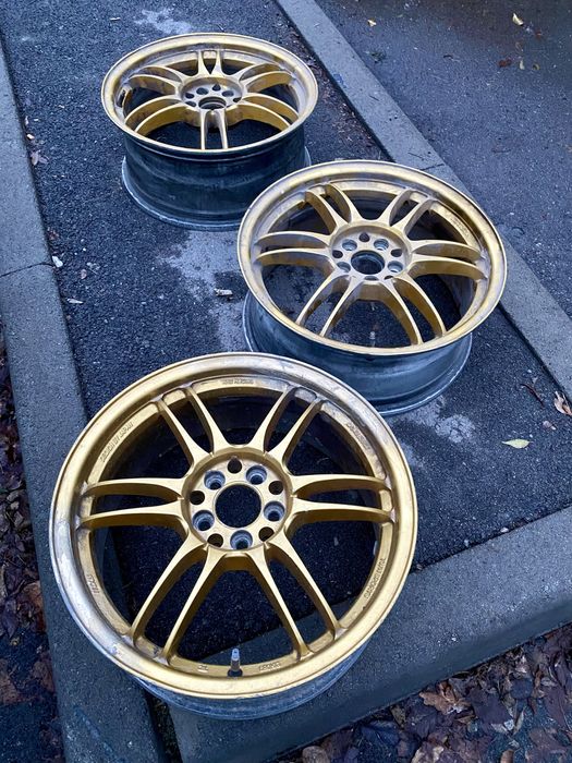 Диски r17 5*100 золотого цвета