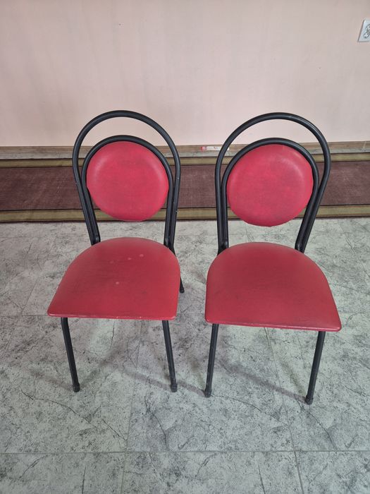 Продам стол со стульями б.у