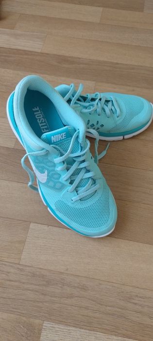 Дамски маратонки Nike
