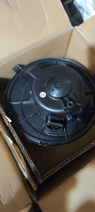 Продам вентилятор салона Шкода