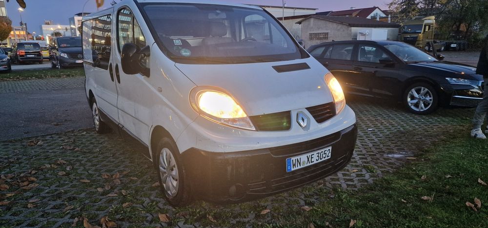 Renault.  Trafic