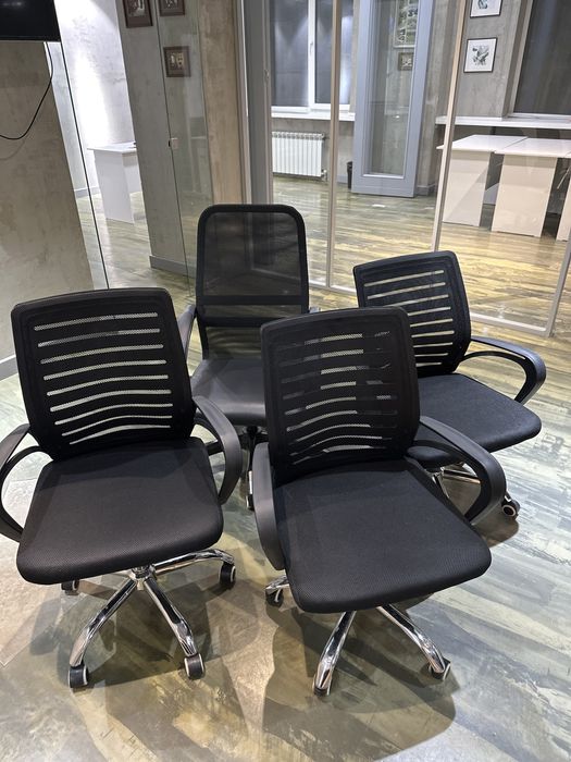 Офисные стулья 4 шт