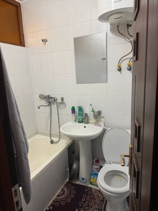 Продаётся 1 ком 4 этаж в районе вокзала кирпичный дом камрок савдо бор