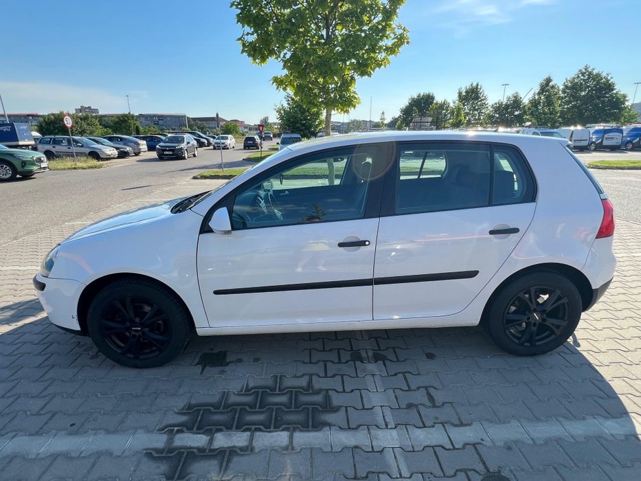 Vând Volkswagen Golf 5