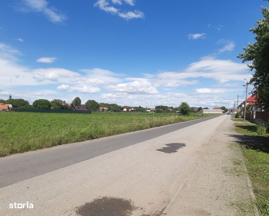 Vand teren construibil intravilan utilitati drum asfaltat central