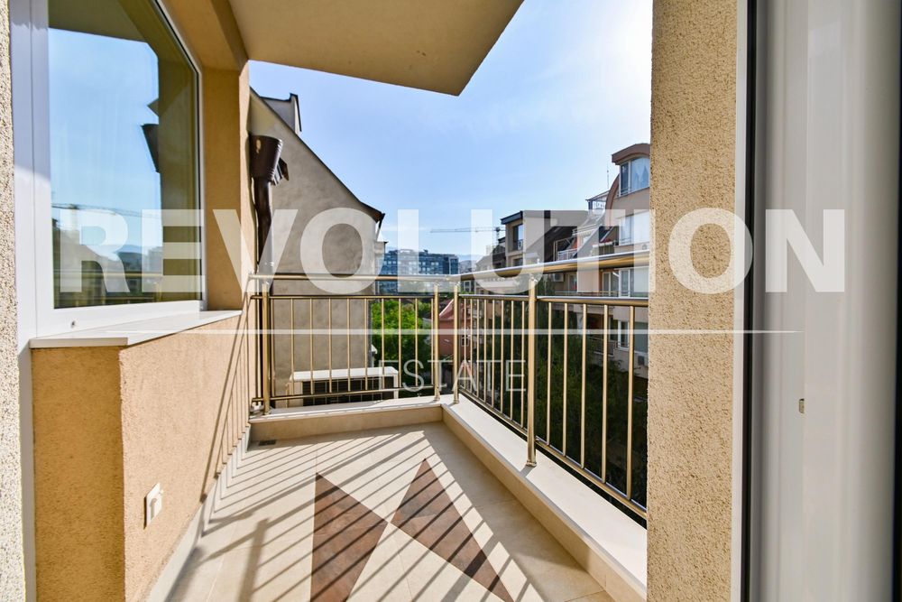 Дава се под наем Тристаен апартамент в София, Център - 119 кв.м за 1200 € - Снимка #13