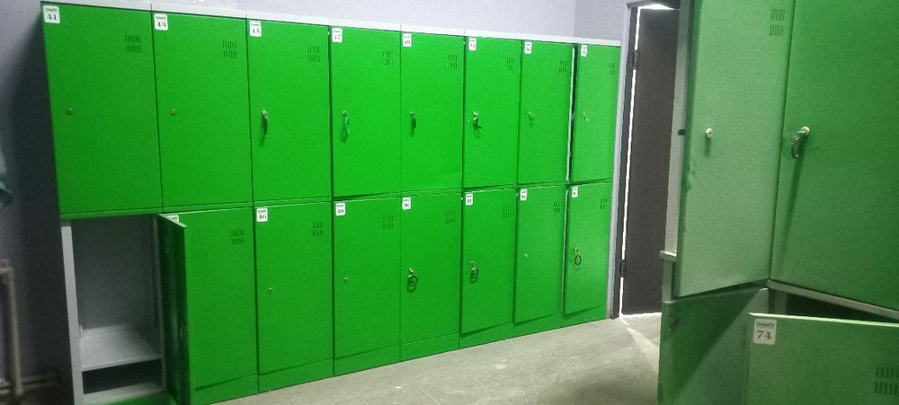 Шкафчики металлические.