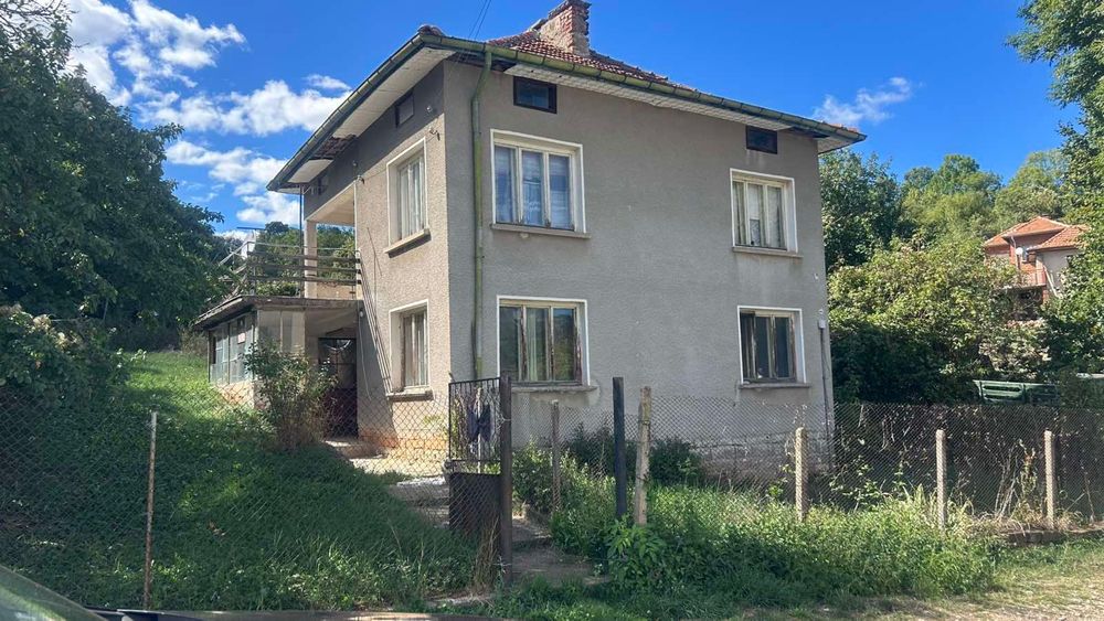 Двуетажна къща в село Дружево