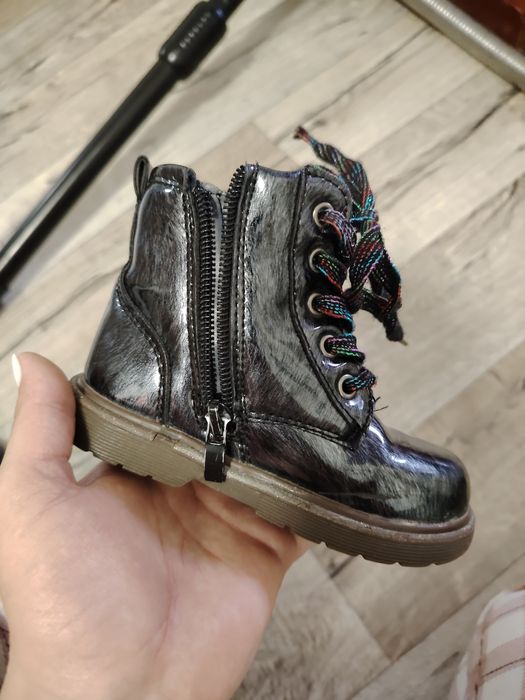 Продам весенние ботинки