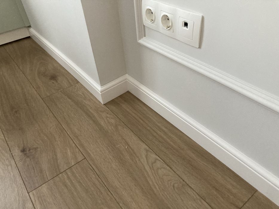 Монтаж на Мдф,кубу,виго,масивни первази.Стенни панели,ламинат,винил