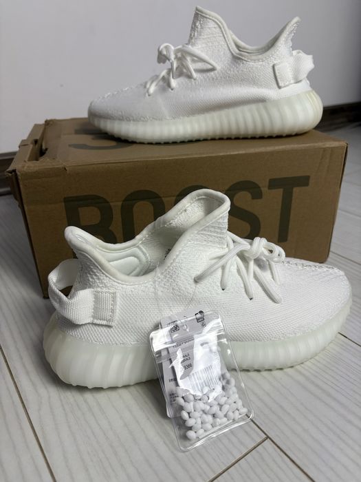Vand Yeezy Boost Albi Marimea 39