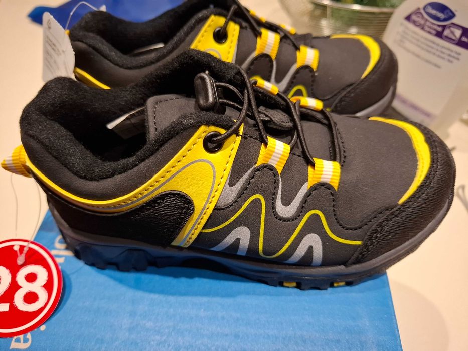 Adidasi trekking cu polar interior marime 28