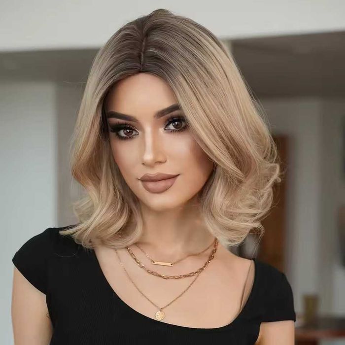 Перука 37 см руса, чуплива омбре с тъмни корени и естествен път