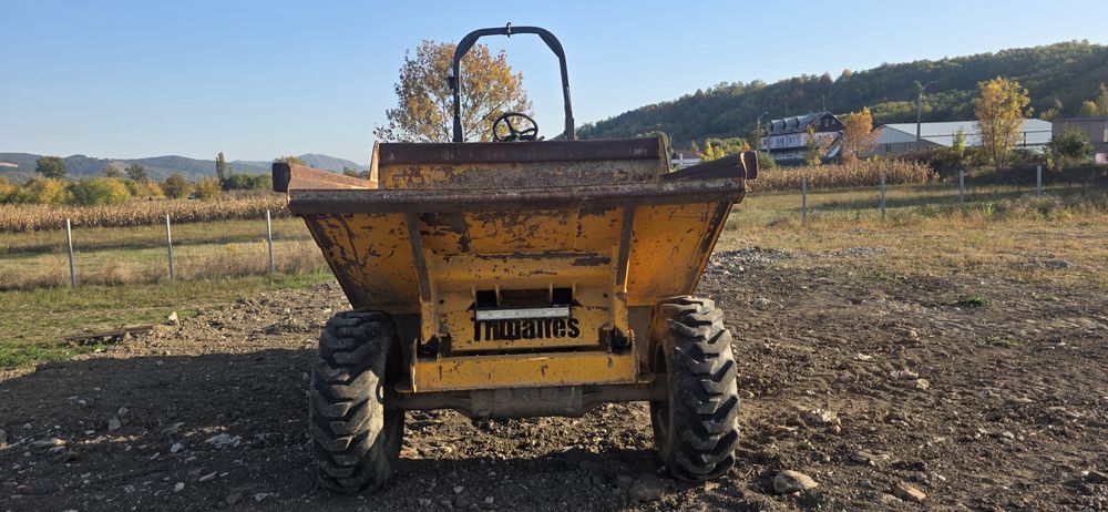 DUMPER thwaites 5 tone an 2002 .
