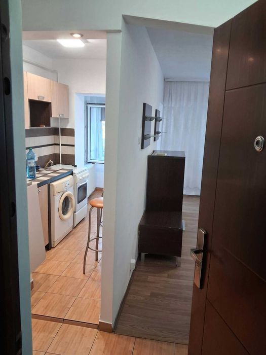 Închiriez apartament cu o cameră mare, zona Uta