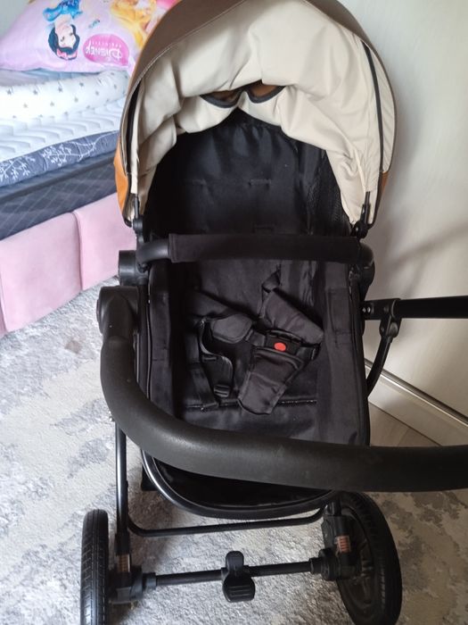 Kolyaska sotiladi srochna