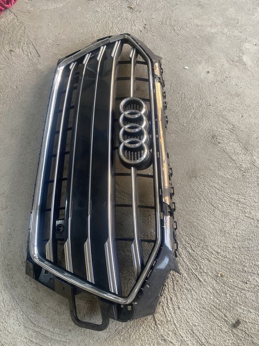 Grila centrală fata cu semn Audi A4 B9 8W S-line Facelift 2019 - 2021