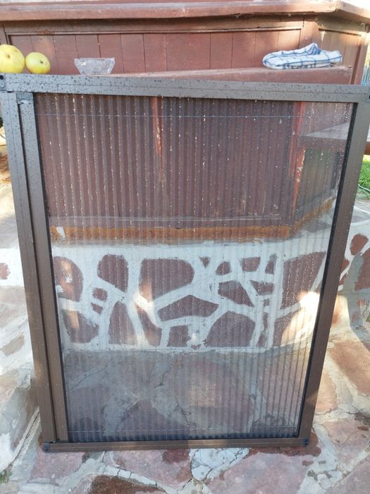 Комарници  плисе тъмен дъб.