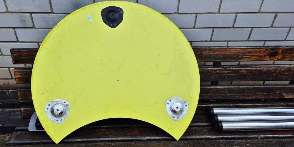 Столик на ножках