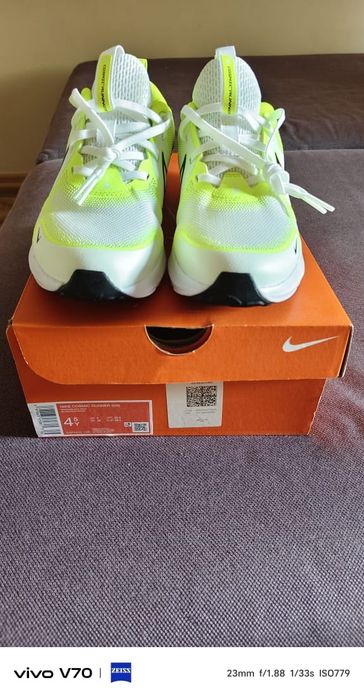 Продам беговые кроссовки Nike оригинал 36р