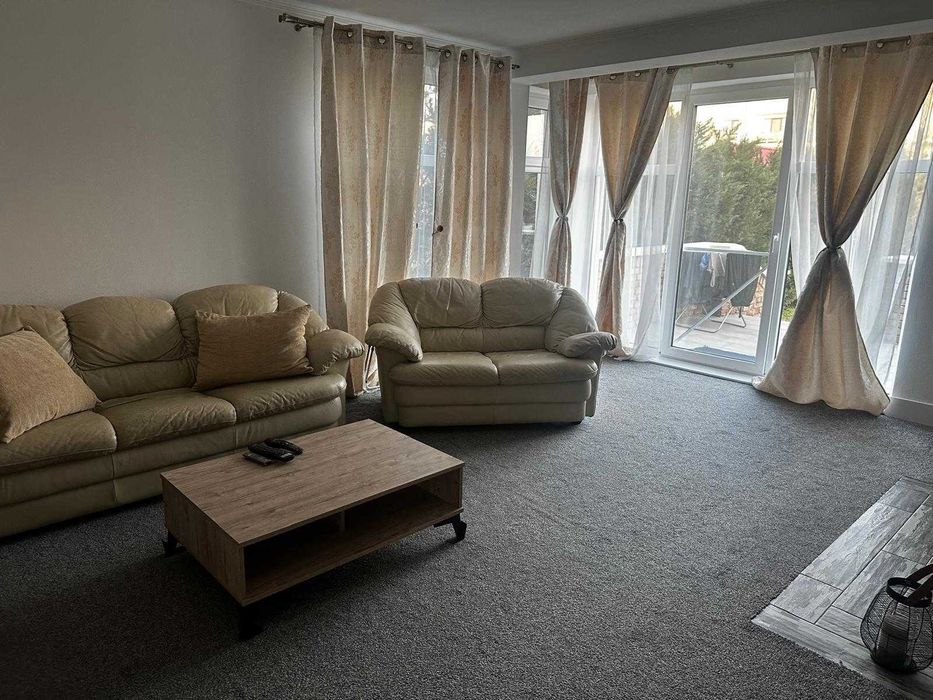 Ofer spre inchiriere jumatate de duplex