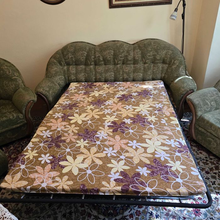 Красива Холна Гарнитура: 1 Диван + 2 кресла + 2 табуретки