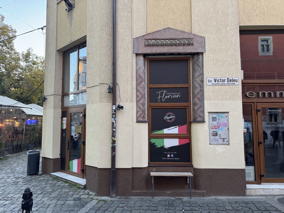 Spațiu comercial cochet, autorizat HoReCa, colț Piața Muzeului Cluj.